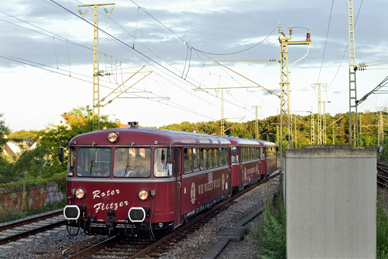 798 469, 998 417 und 998 554 als DPE-G 88335 bei km 16,8 (Juli 2020)