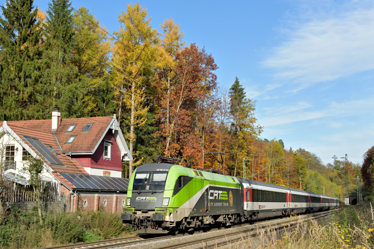 &Ouml;BB 1016 014 mit IC 189 bei km 18,2 (Oktober 2020)
