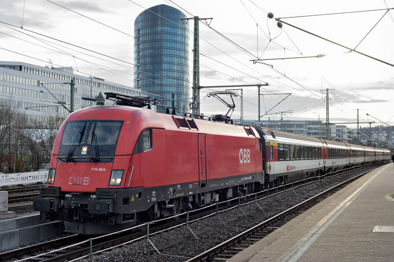 &Ouml;BB 1116 066 mit IC 188 bei km 15,4 (Dezember 2020)