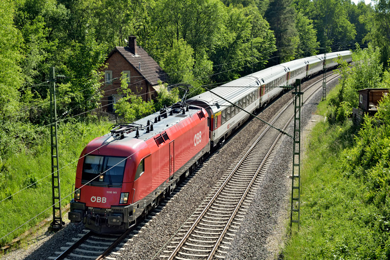 &Ouml;BB 1116 141 mit IC 186 bei km 19,2 (Juni 2020)