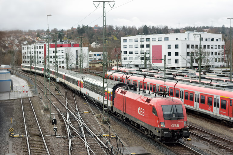 &Ouml;BB 1116 277 mit IC 280 bei km 16,0 (Februar 2020)