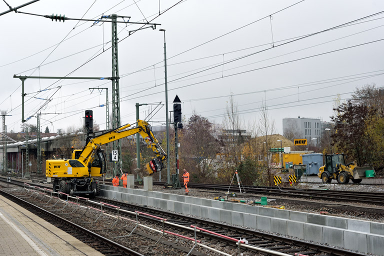 Zweiwegebagger bei km 15,6 (Dezember 2020)