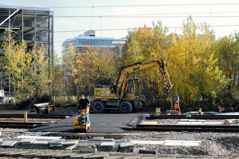 Zweiwegebagger bei km 15,6 (November 2020)