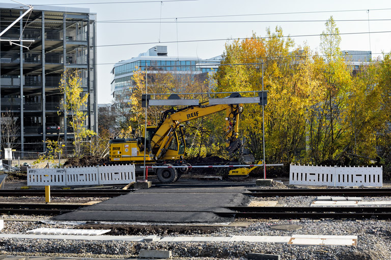 Zweiwegebagger bei km 15,6 (November 2020)