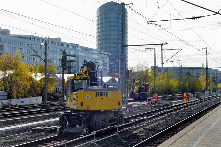 Zweiwegebagger bei km 15,6 (November 2020)