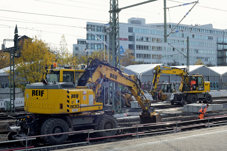 Zweiwegebagger bei km 15,6 (November 2020)