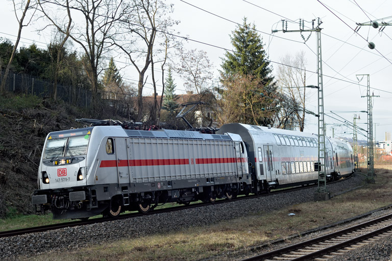 147 579 mit IC 2281/RE 52281 bei km 17,4 (M&auml;rz 2021)