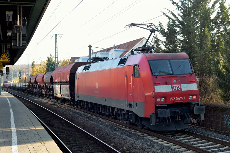 152 047 mit EZ 52097 bei km 16,8 (November 2021)