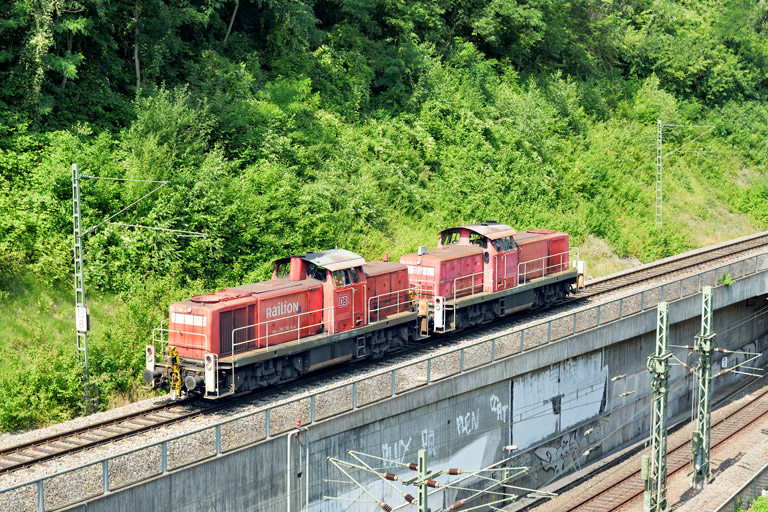 294 736 und 294 843 als Tfzf 68270 bei km 13,8 (Juli 2021)