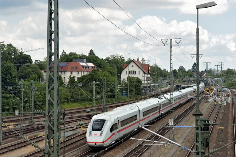 Baureihe 412 (Tz 9205) bei km 15,8 (Juni 2021)