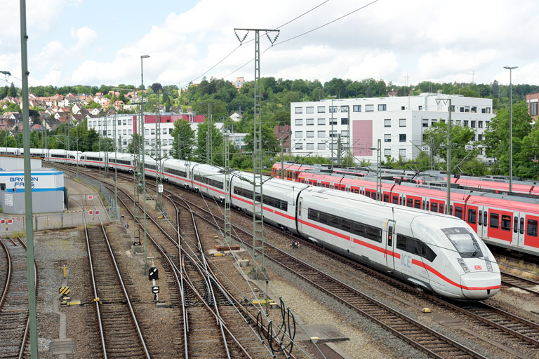 Baureihe 412 (Tz 9206) bei km 16,0 (Juni 2021)