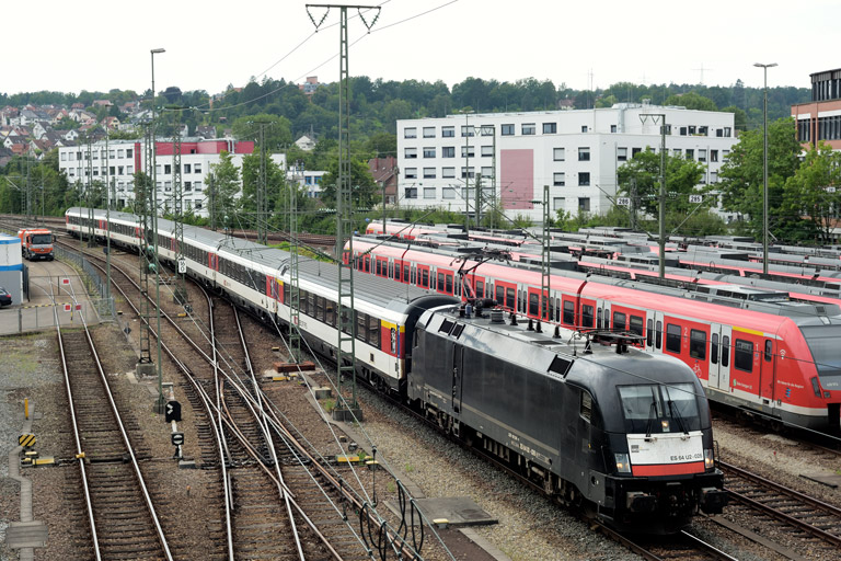ES 64 U2-026 mit IC 188 bei km 16,0 (Juli 2021)
