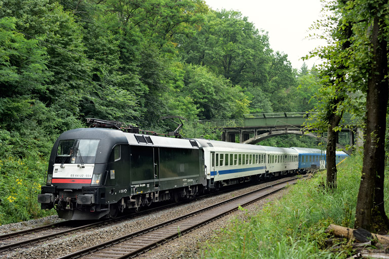 ES 64 U2-034 mit NEX 23802 bei km 11,6 (Juli 2021)