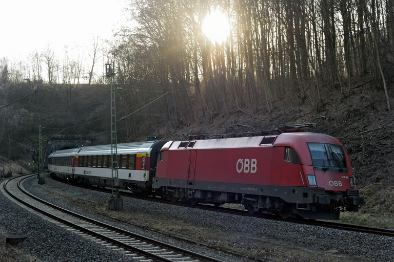 &Ouml;BB 1016 009 mit IC 2511 bei km 17,4 (M&auml;rz 2021)