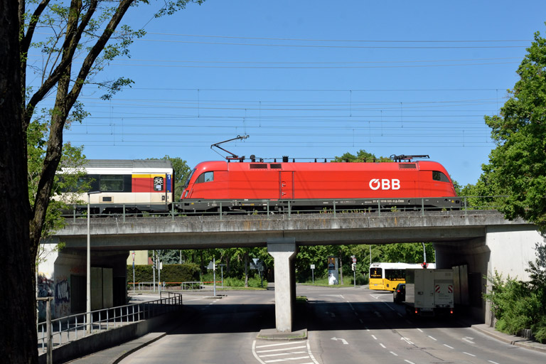 &Ouml;BB 1016 025 mit IC 282 bei km 16,4 (Juni 2021)