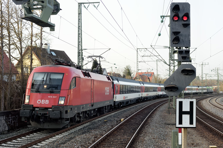 &Ouml;BB 1016 037 mit IC 2511 bei km 16,6 (Februar 2021)