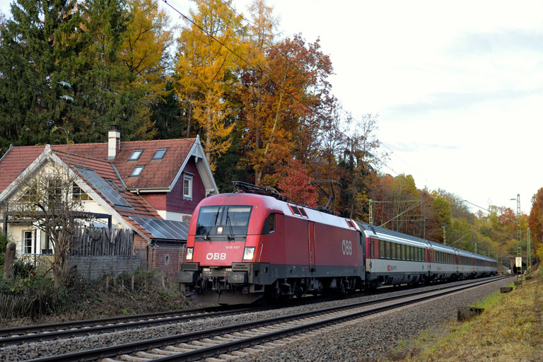 &Ouml;BB 1016 037 mit IC 281 bei km 18,2 (Oktober 2021)