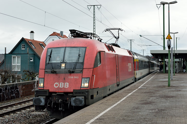 &Ouml;BB 1116 063 mit IC 280 bei km 16,8 (Februar 2021)