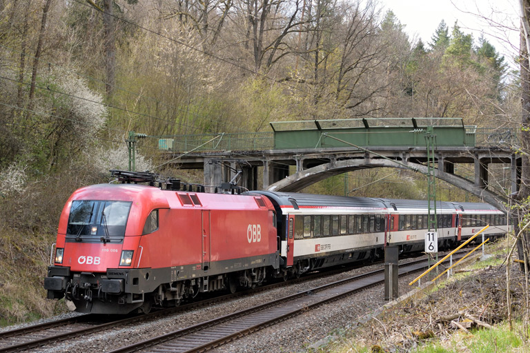 &Ouml;BB 1116 086 mit IC 281 bei km 11,6 (April 2021)