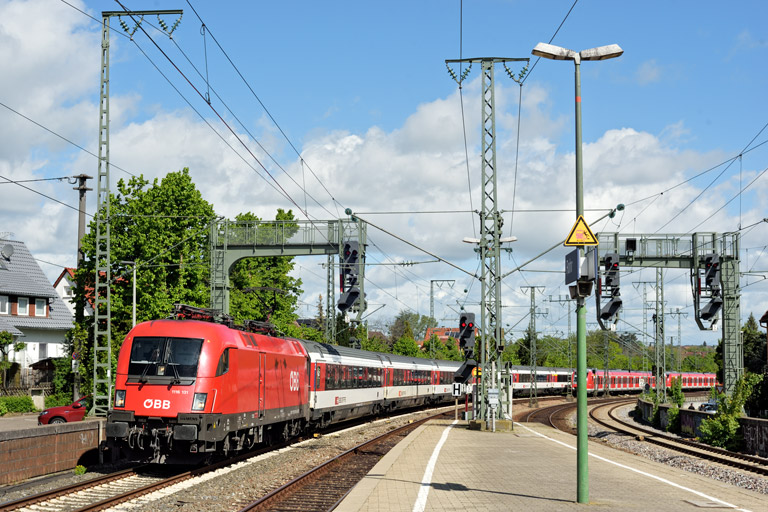 &Ouml;BB 1116 131 mit IC 185 bei km 16,6 (Mai 2021)