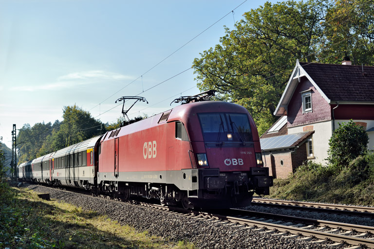&Ouml;BB 1116 260 mit IC 188 bei km 18,2 (Oktober 2021)