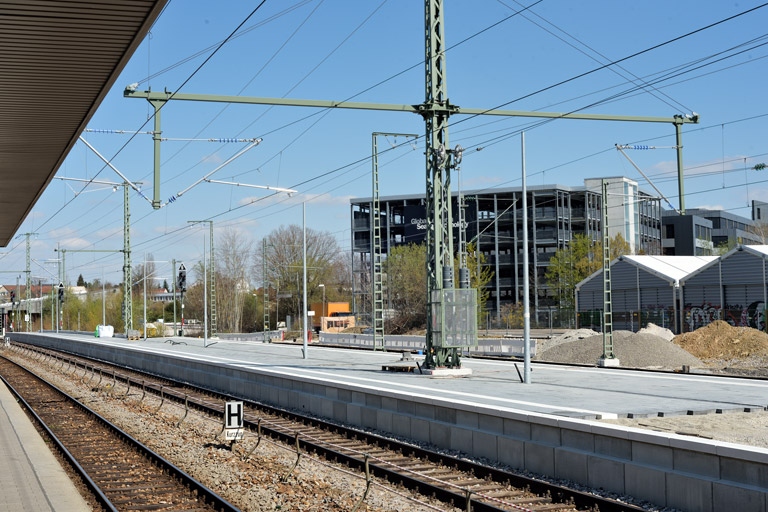 Bahnsteigbau bei km 15,6 (April 2021)