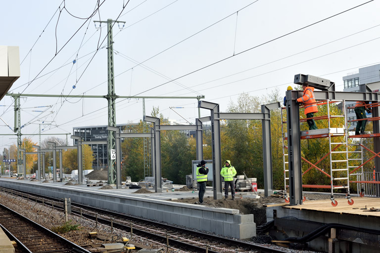 Bahnsteigbau bei km 15,6 (November 2021)