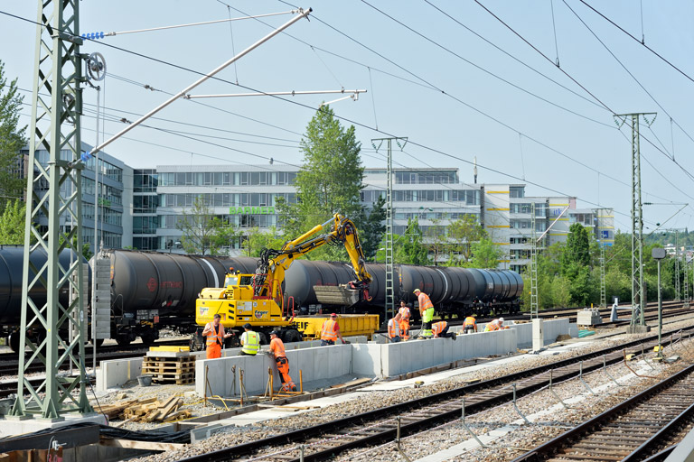 Bahnsteigbau bei km 15,6 (Juni 2021)