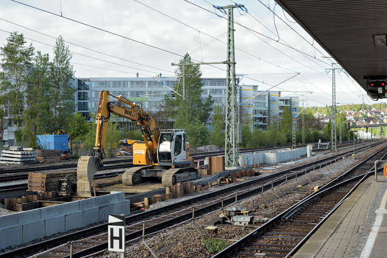 Bahnsteigbau bei km 15,6 (Mai 2021)