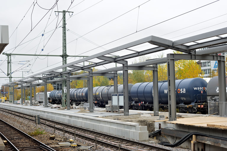 Bahnsteigbau bei km 15,6 (November 2021)