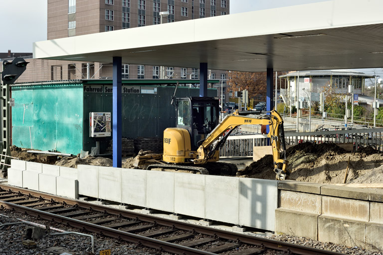 Bahnsteigbau bei km 15,6 (November 2021)