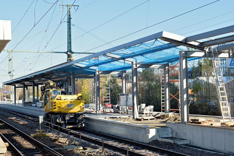 Bahnsteigbau bei km 15,6 (November 2021)