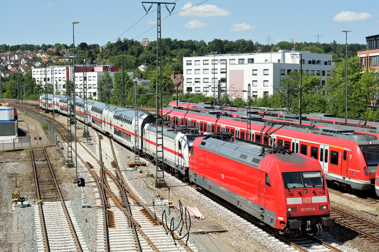 101 077 und 147 554 bei km 16,0 (Juni 2022)