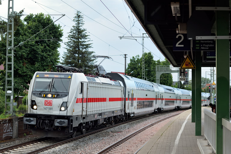 147 581 mit IC 2289 bei km 16,8 (Juni 2022)