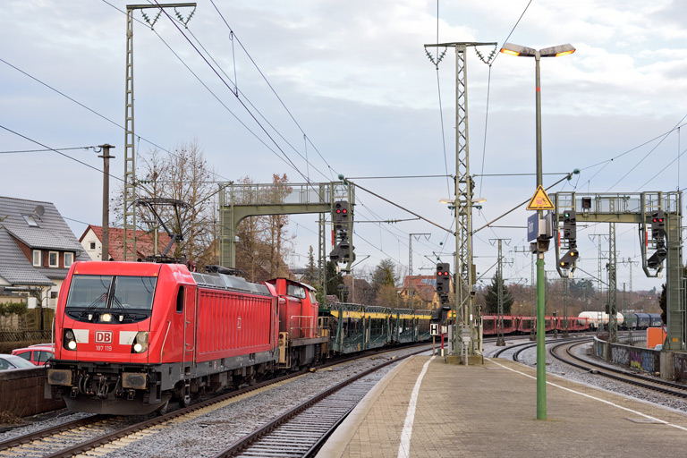 187 119 und 294 583 mit EZ 52088 bei km 16,8 (Januar 2022)