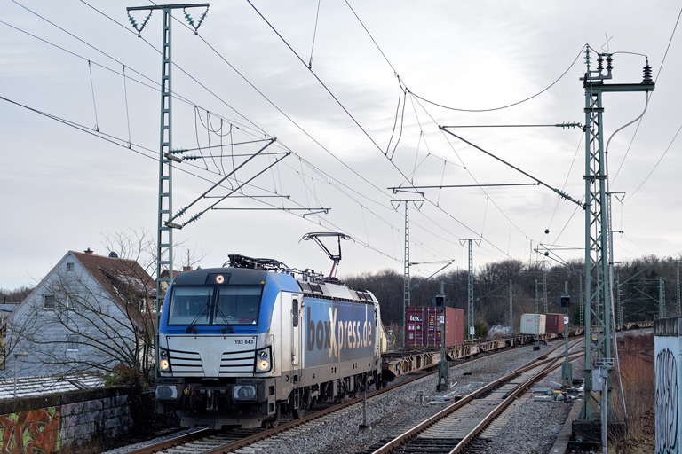 193 843 mit DGS 69244 bei km 16,8 (Januar 2022)