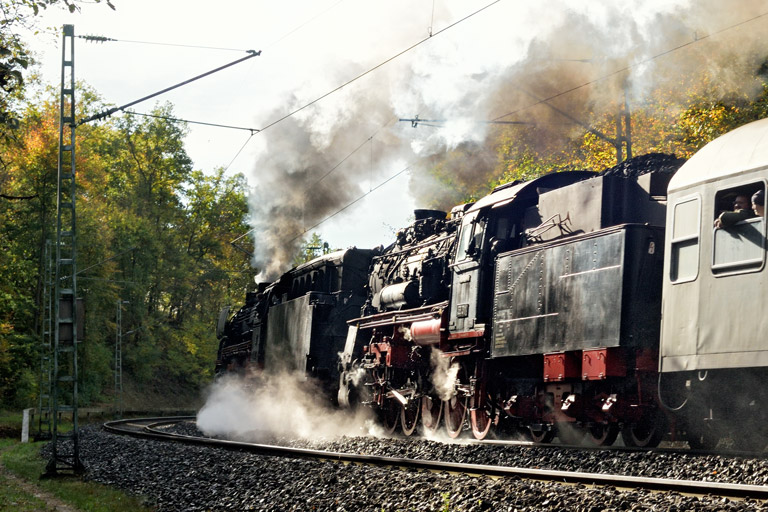 41 018 und 58 311 mit DPE 34930 in Stuttgart-Dachswald (Oktober 2022)