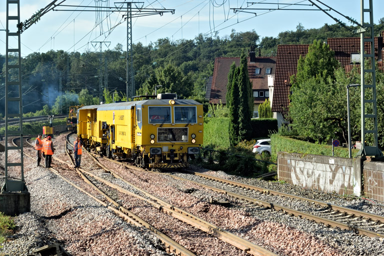 Gleisstopfmaschine bei km 16,8 (Juni 2022)