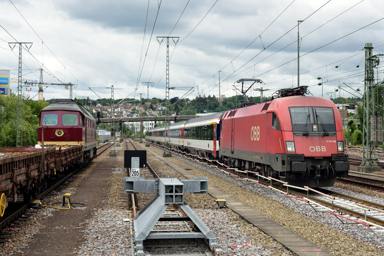 &Ouml;BB 1116 009 mit IC 282 und 232 068 bei km 15,8 (Mai 2022)