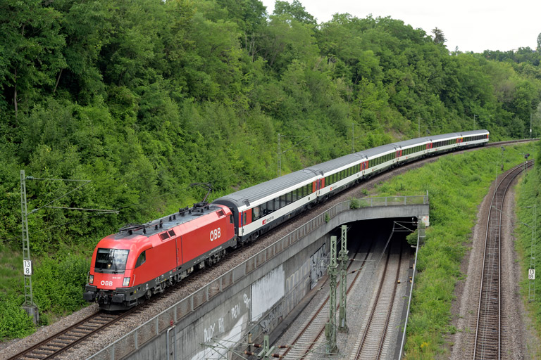 &Ouml;BB 1016 037 mit IC 189 bei km 13,8 (Juni 2022)