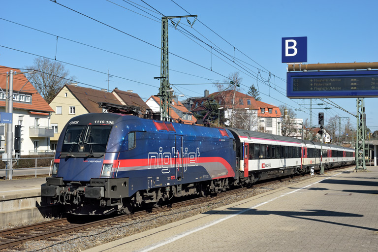 &Ouml;BB 1116 195 mit IC 187 bei km 15,6 (Februar 2022)