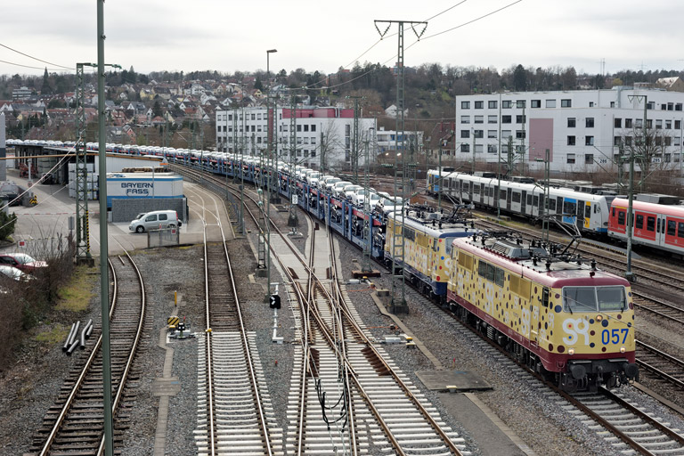 111 057 und 111 223 bei km 16,0 (M&auml;rz 2023)