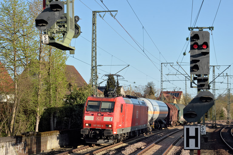 185 052 mit EZ 52088 bei km 16,6 (April 2023)