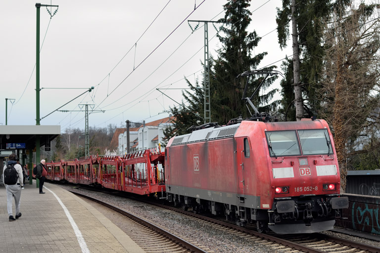 185 052 mit EZ 52094 bei km 16,8 (M&auml;rz 2023)