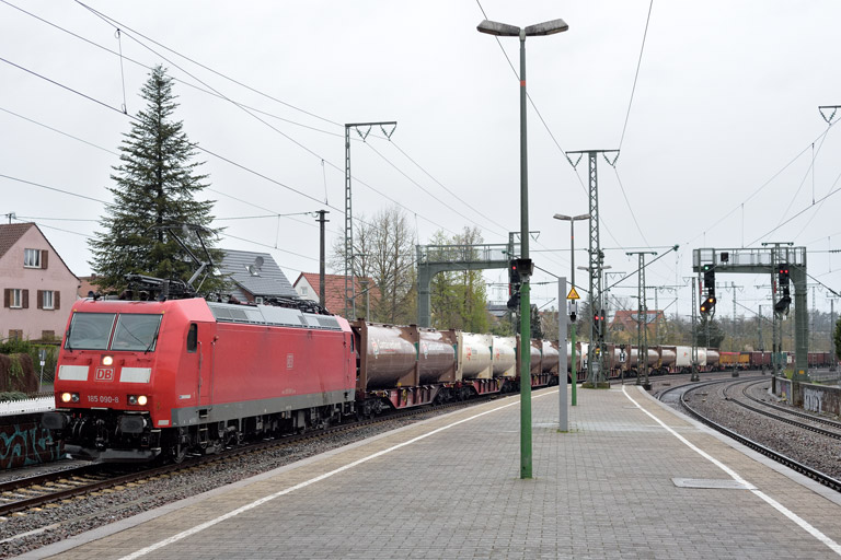 185 090 mit EZ 45175 bei km 16,8 (April 2023)