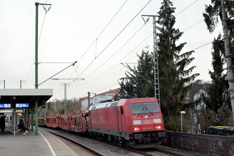 185 242 mit EZ 52094 bei km 16,8 (M&auml;rz 2023)