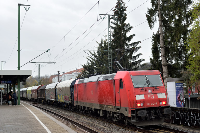 185 312 mit EZ 52088 bei km 16,8 (April 2023)