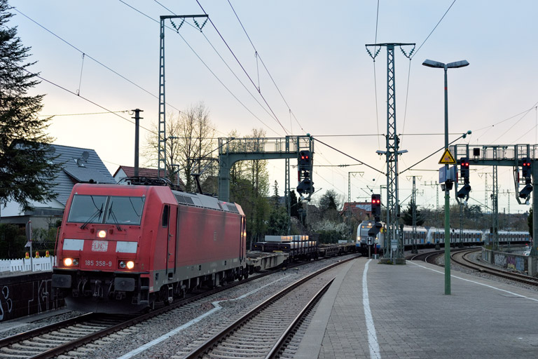 185 358 mit EZ 52099 bei km 16,8 (April 2023)