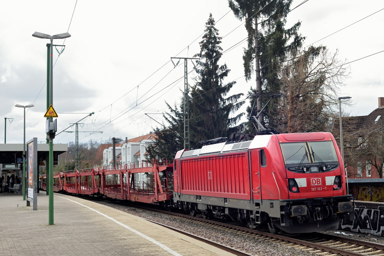 187 163 mit EZ 52089 bei km 16,8 (M&auml;rz 2023)
