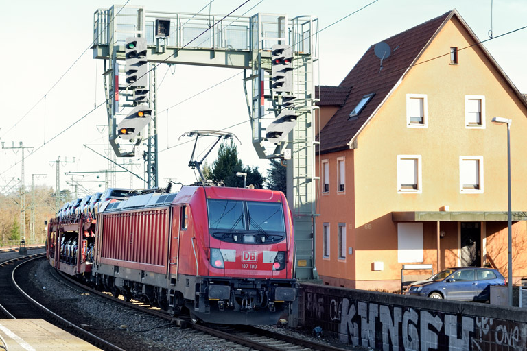 187 190 mit GAG 60114 bei km 16,6 (M&auml;rz 2023)